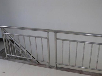 济南不锈钢制品厂：不锈钢栏杆的安装流程是什么？