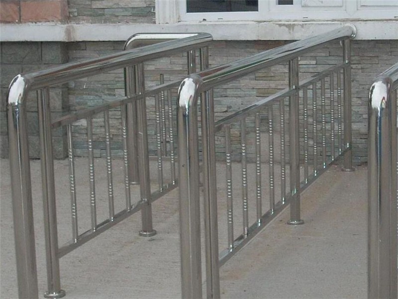 济南不锈钢护栏厂：护栏的使用中存在哪些误区？